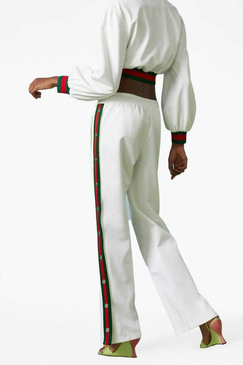 Lightweight women's sports suit
