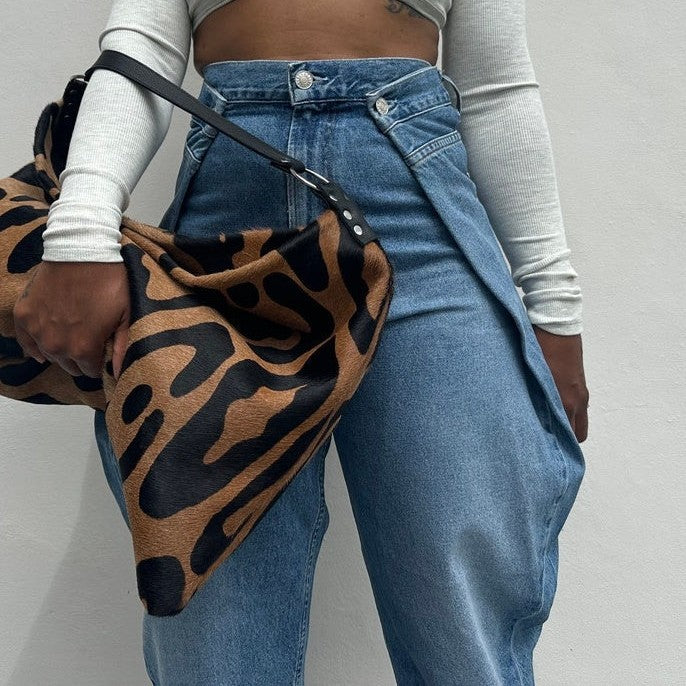 Women's blue double-button jeans