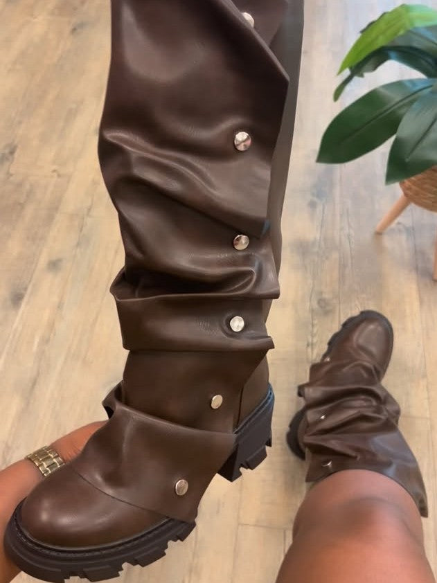 Button-detailed Pleated Flat Boots