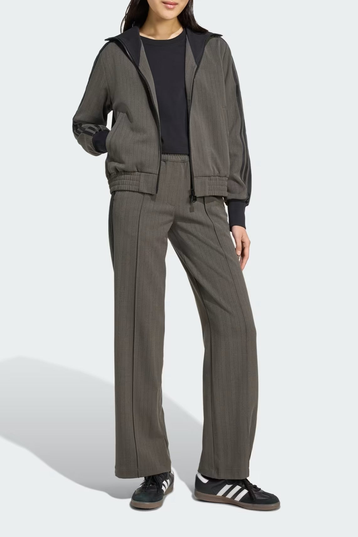 Knitted sport cropped jacket and track pants set