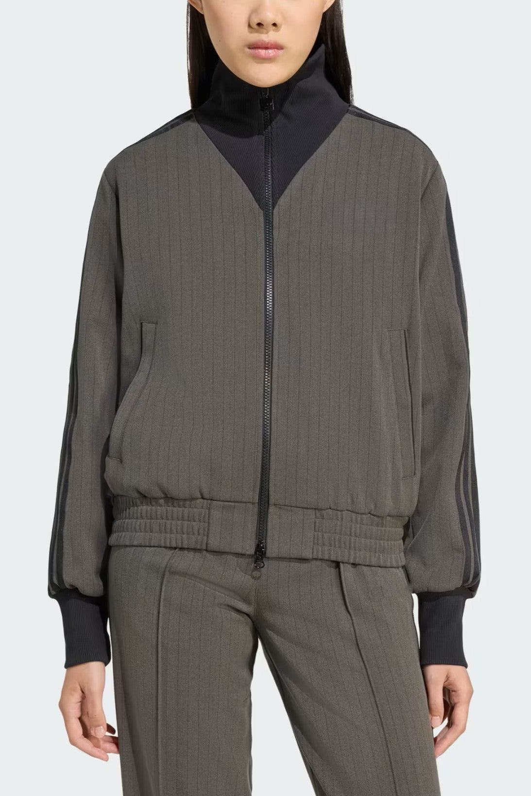 Knitted sport cropped jacket and track pants set