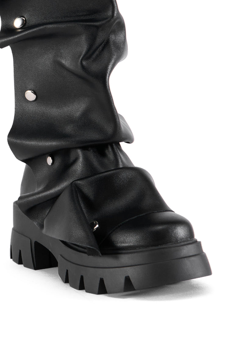 Button-detailed Pleated Flat Boots