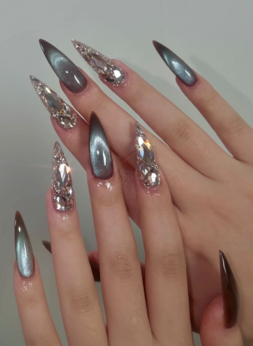 Chic Grey Wearable Nails