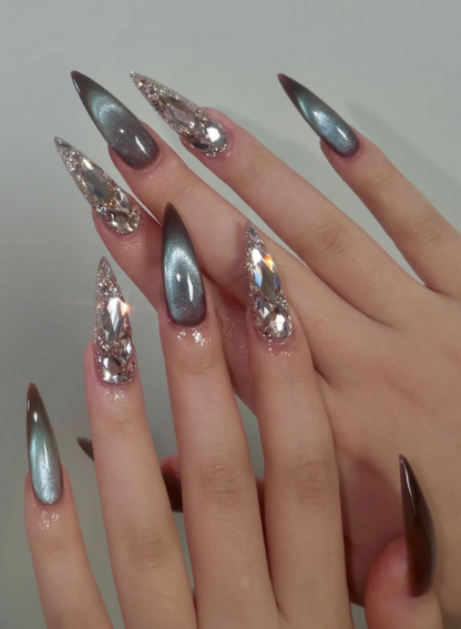 Chic Grey Wearable Nails